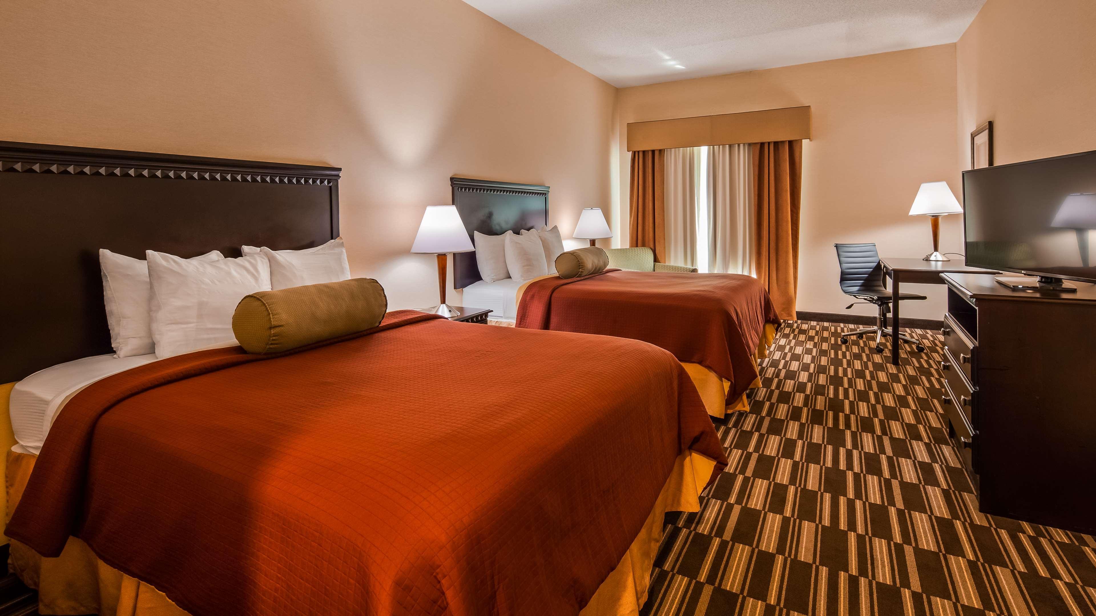 Best Western Plus Victor Inn & Suites Exterior photo