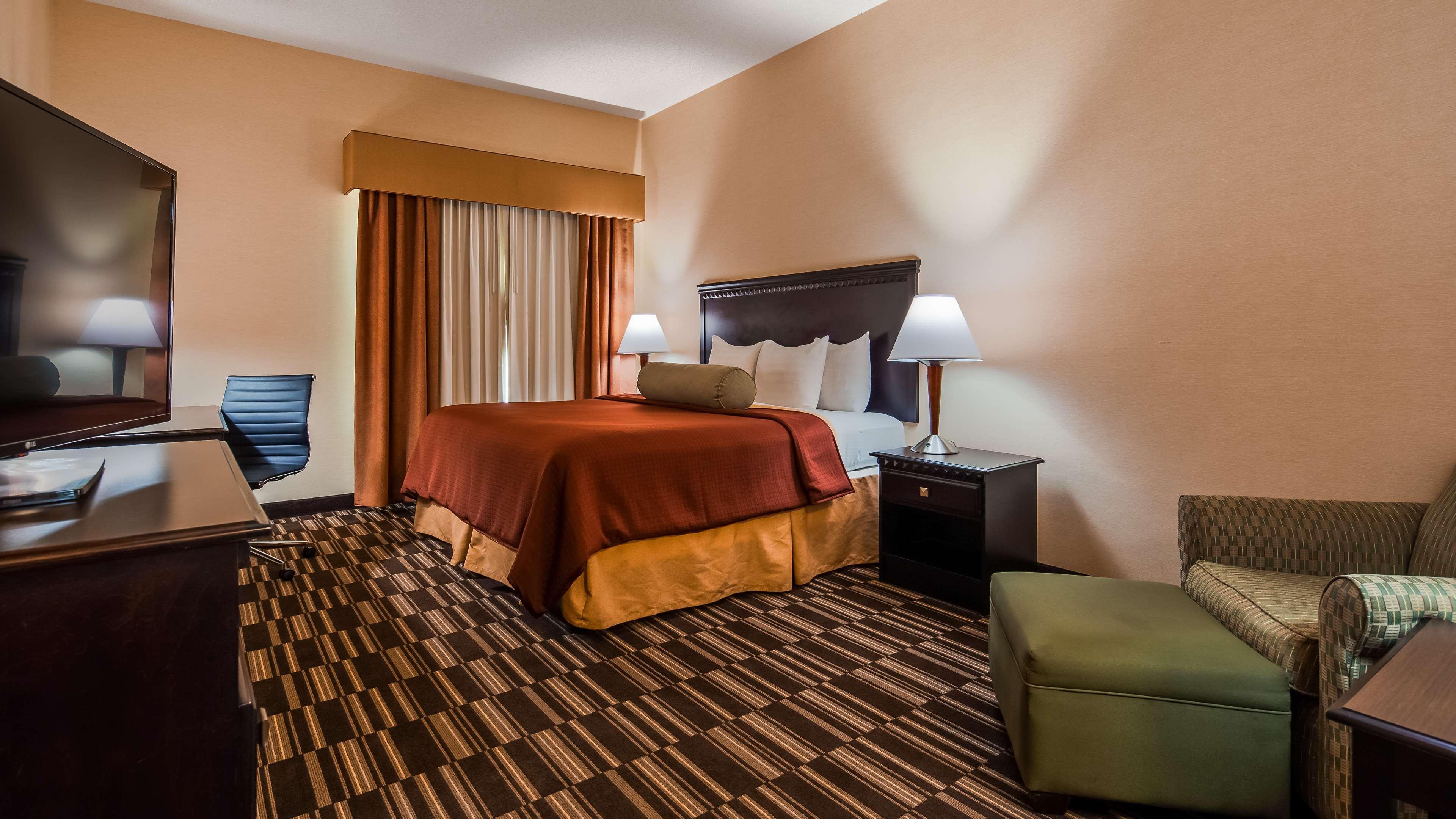 Best Western Plus Victor Inn & Suites Exterior photo