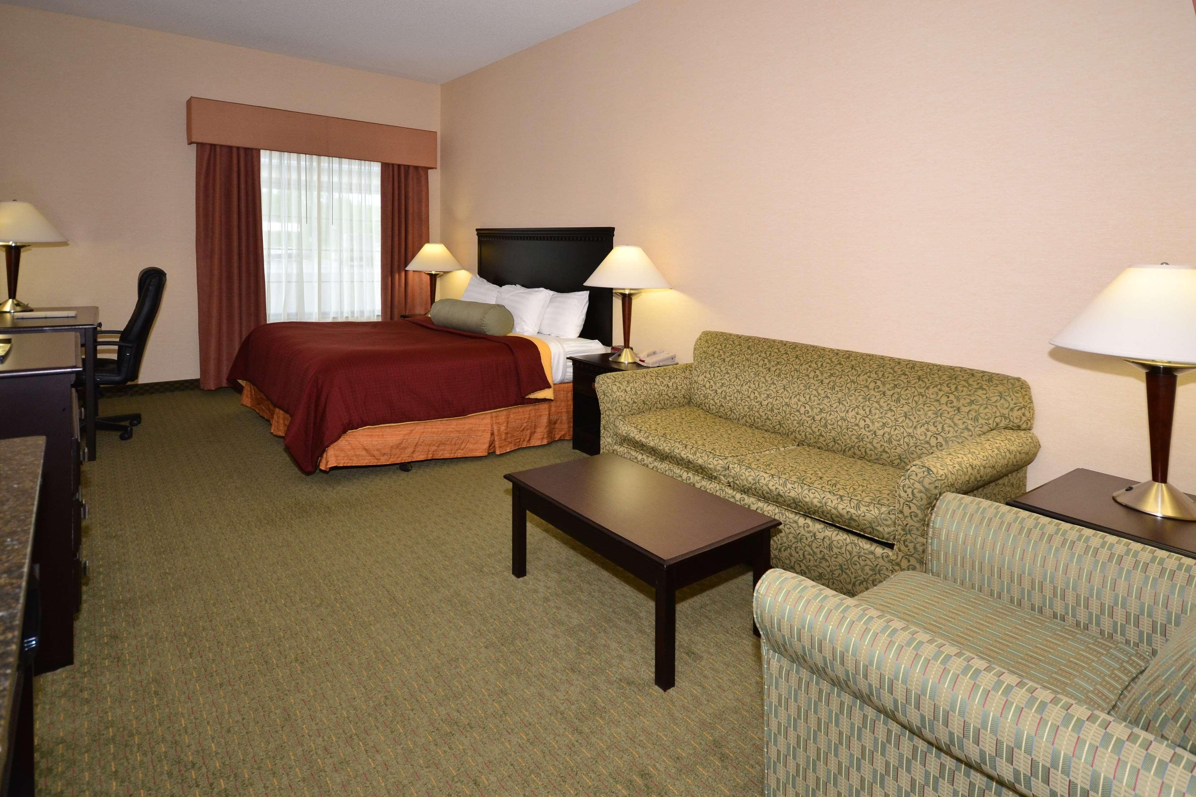 Best Western Plus Victor Inn & Suites Exterior photo