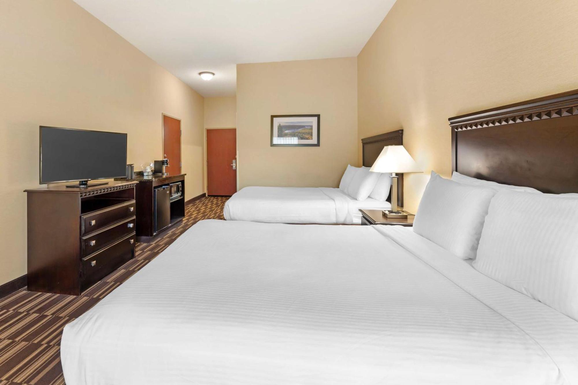 Best Western Plus Victor Inn & Suites Exterior photo