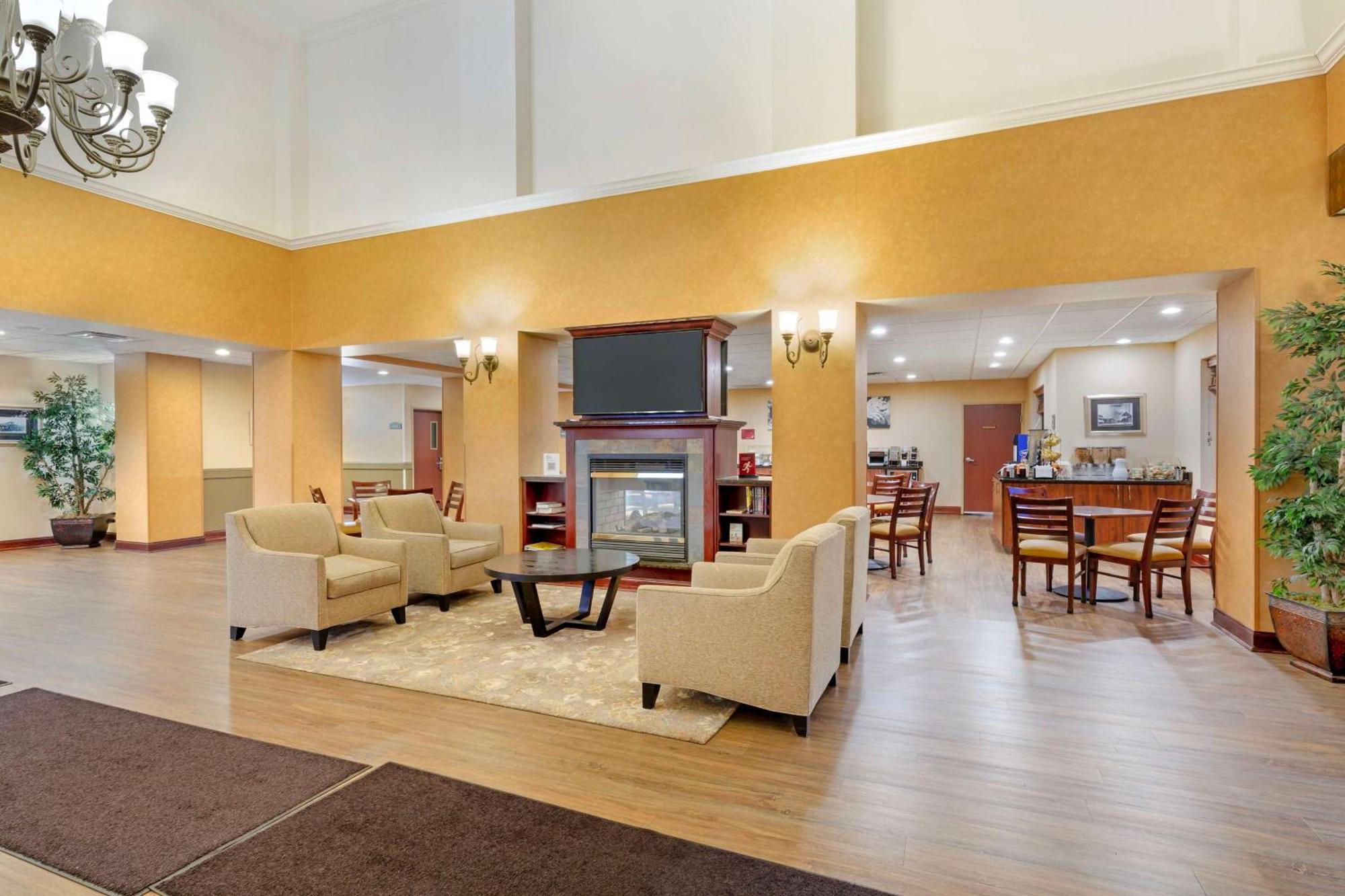 Best Western Plus Victor Inn & Suites Exterior photo
