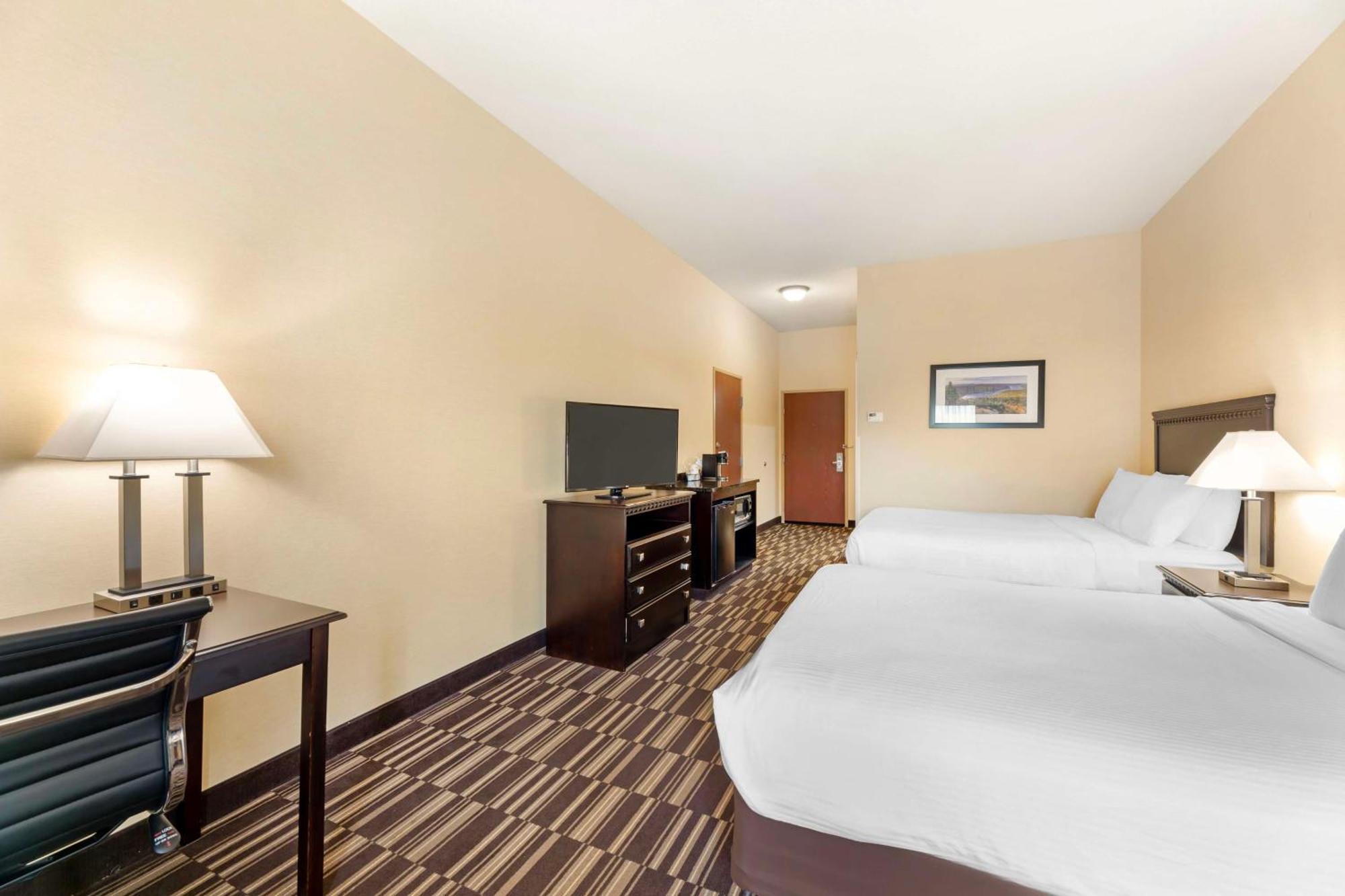 Best Western Plus Victor Inn & Suites Exterior photo