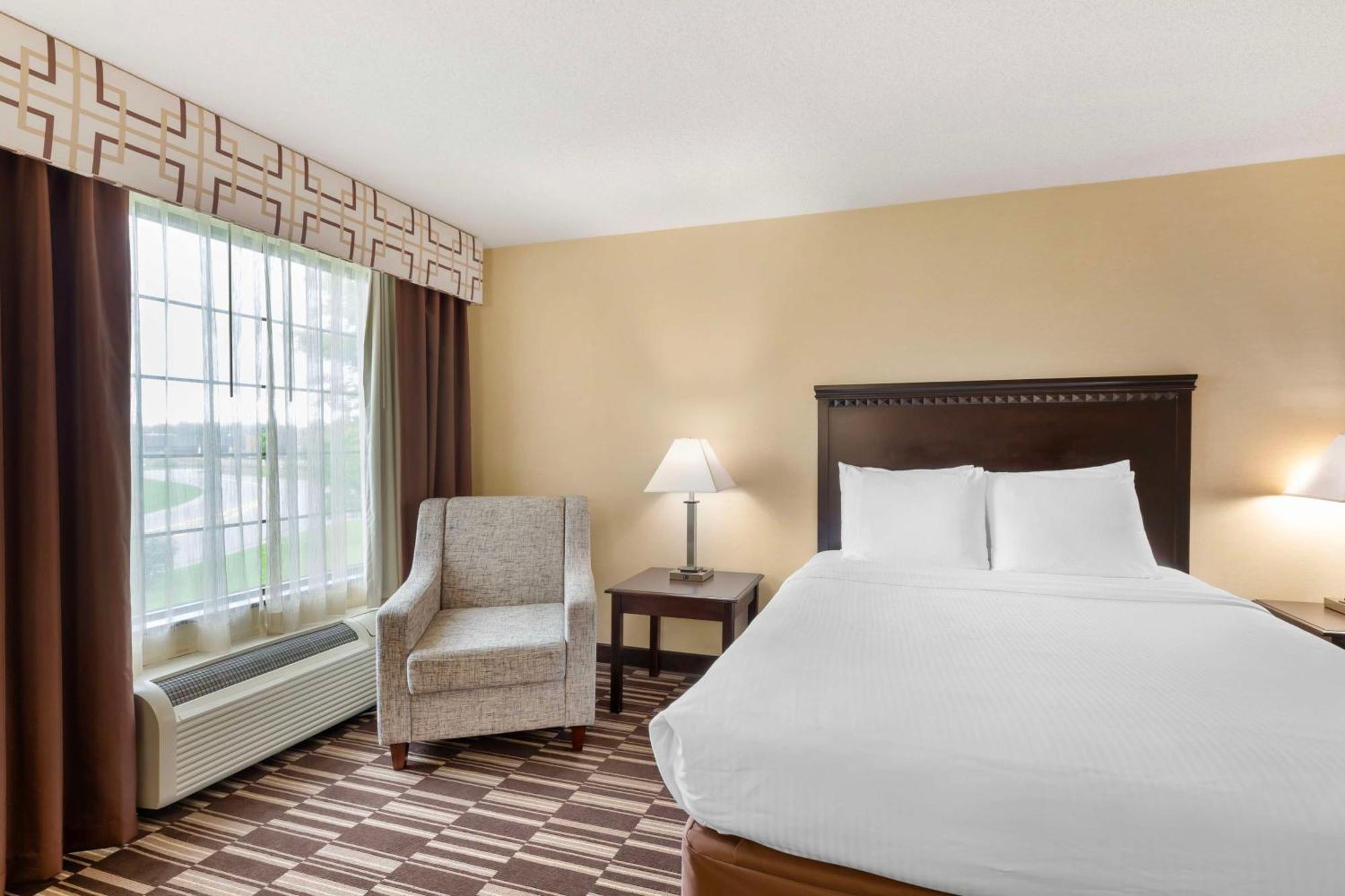 Best Western Plus Victor Inn & Suites Exterior photo
