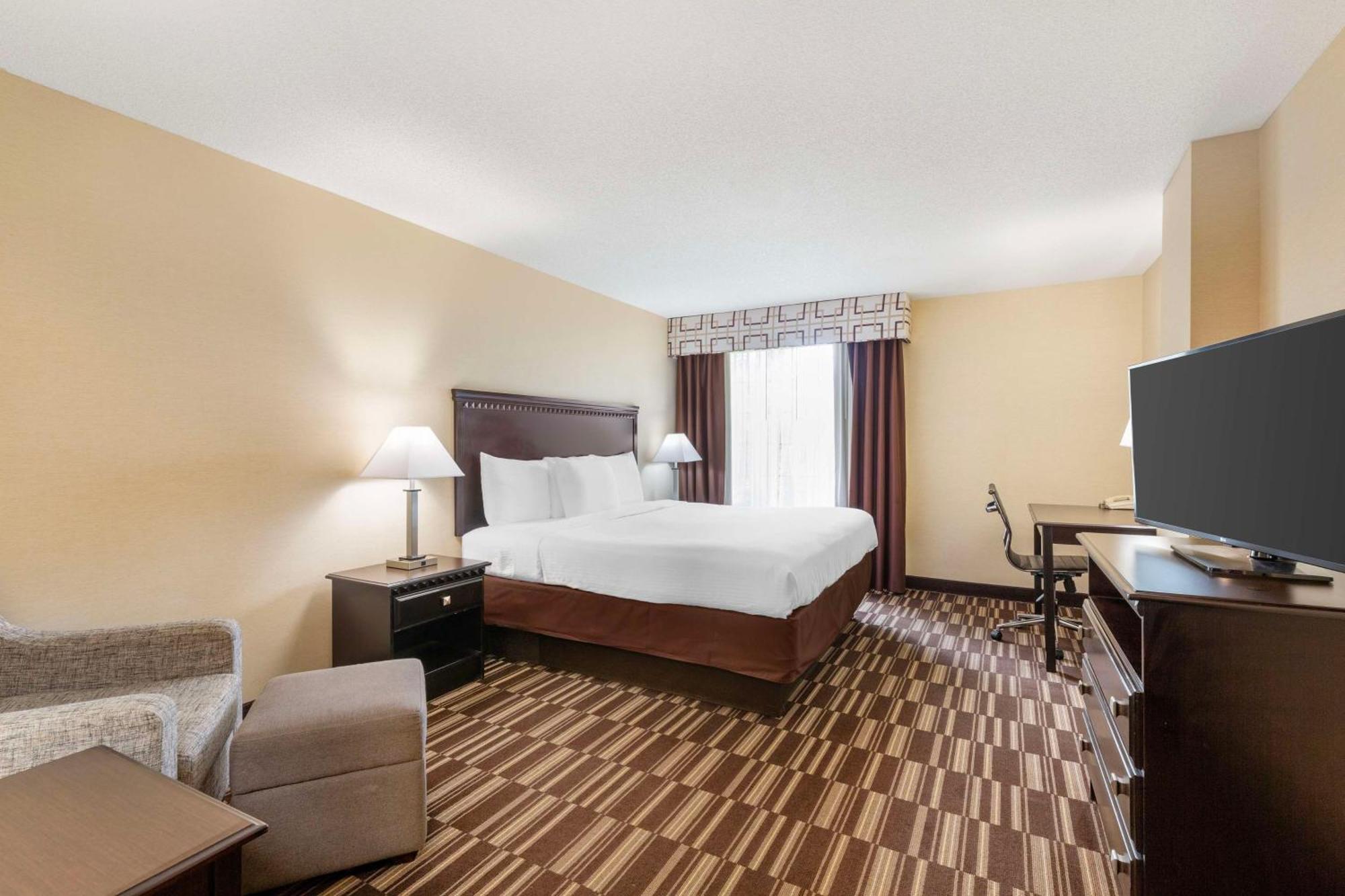 Best Western Plus Victor Inn & Suites Exterior photo