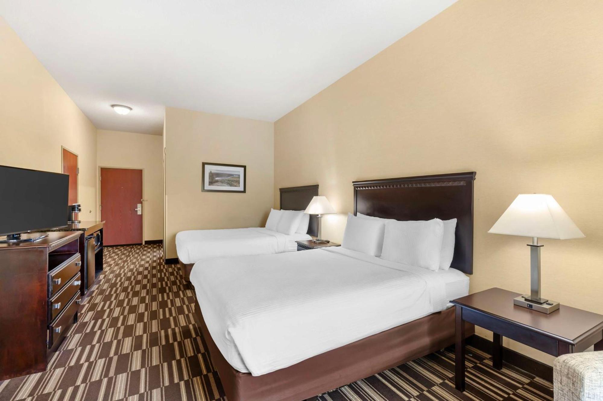 Best Western Plus Victor Inn & Suites Exterior photo