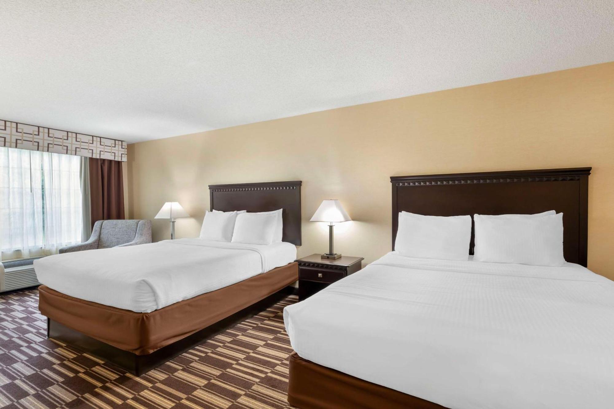 Best Western Plus Victor Inn & Suites Exterior photo