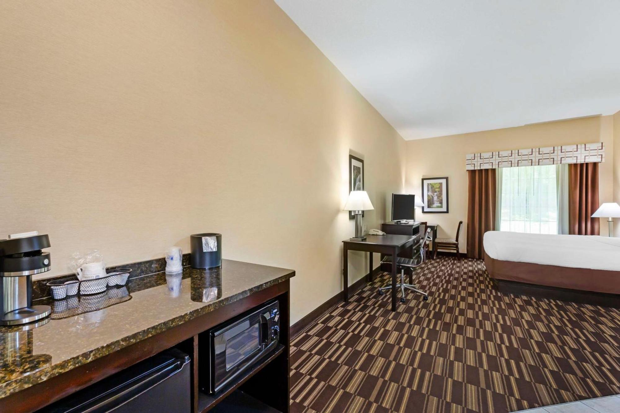 Best Western Plus Victor Inn & Suites Exterior photo