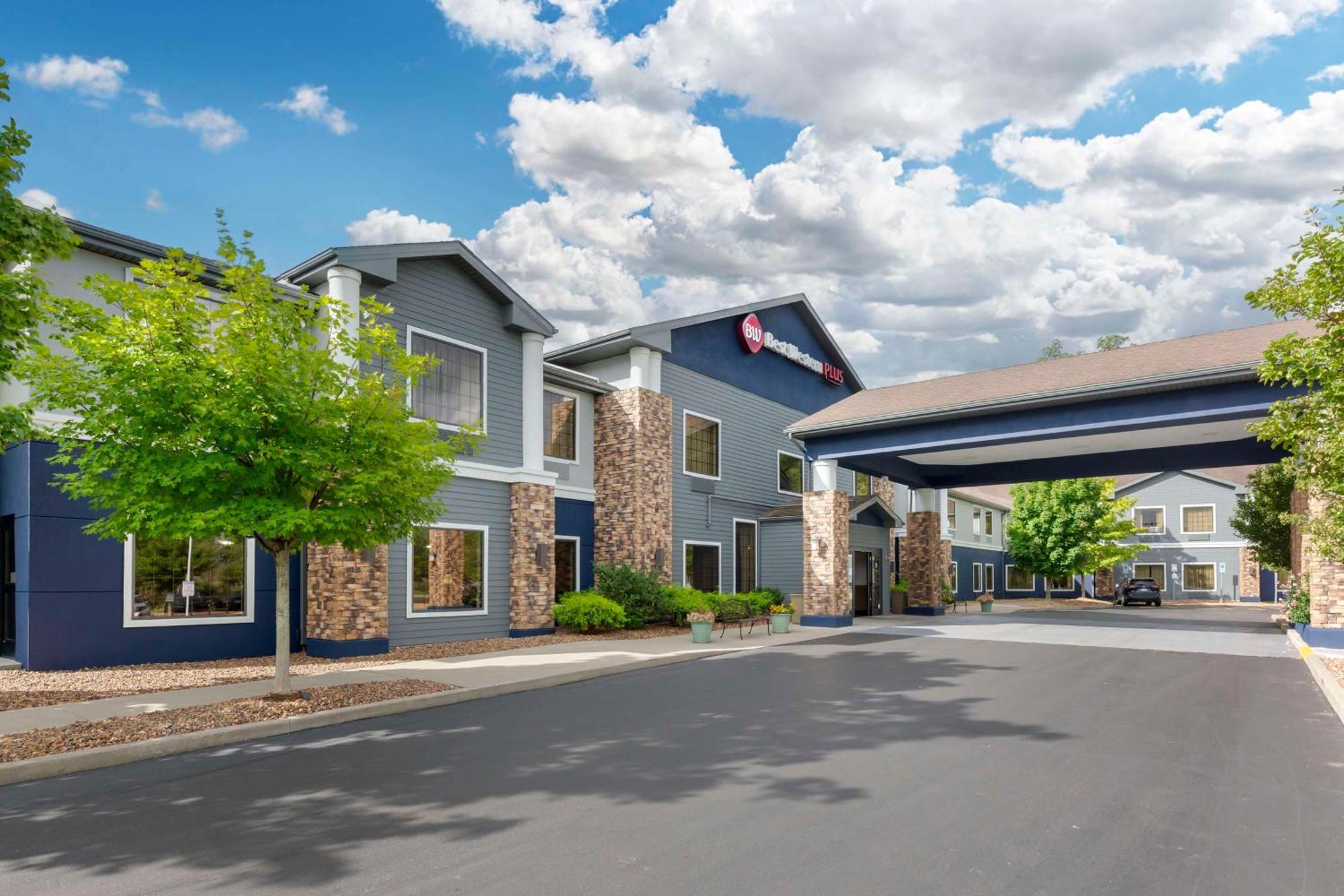 Best Western Plus Victor Inn & Suites Exterior photo