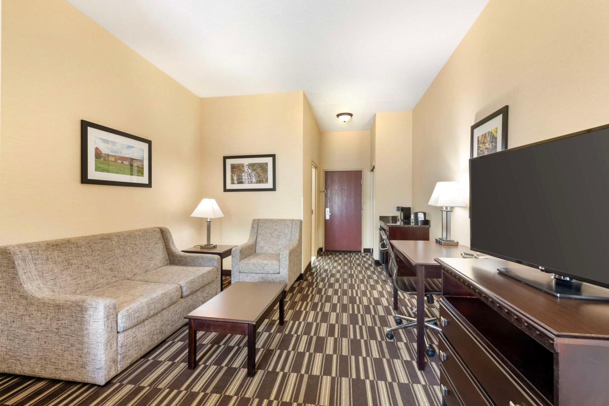 Best Western Plus Victor Inn & Suites Exterior photo